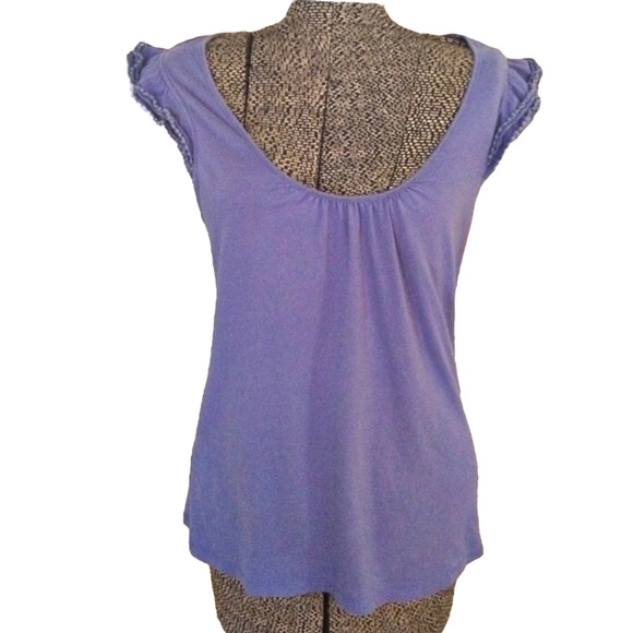 Old Navy Tops - Old Navy top with crochet detail sleeves